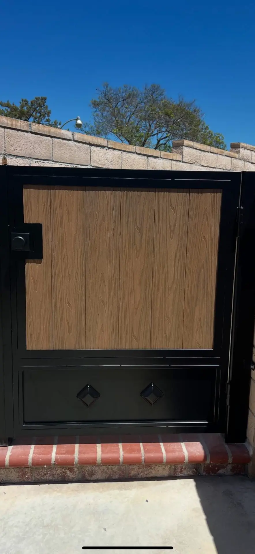 Composite Panel Side Gate